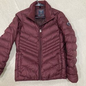 Womens A&F lightweight amd packable down zippered jacket